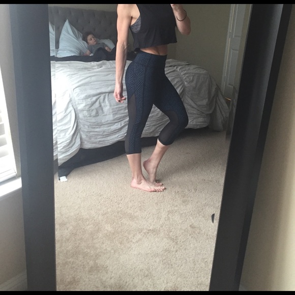 Lululemon deep breath crop - Picture 5 of 13